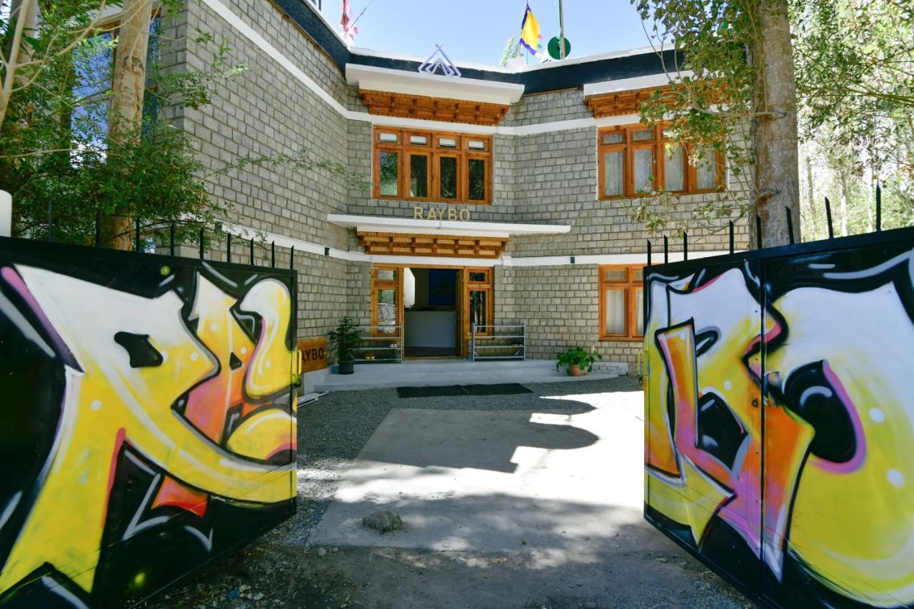 Raybo Hostel Leh Ngoại thất bức ảnh